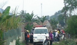 Người phụ nữ chết bất thường với vết siết ở cổ, nghi người chồng sát hại