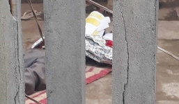 Đối tượng nghi tâm thần giết cha bất thành, cầm rựa sang nhà hàng xóm chém chết người