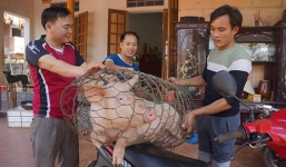 Bố Thủ môn Bùi Tiến Dũng sẽ mổ lợn khao làng trong trận đấu cuối của U23 Việt Nam