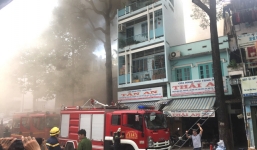 Đang cổ vũ hăng vì U23 thi đấu, hàng trăm người chạy thoát thân vì cháy nhà