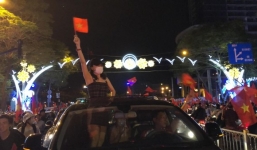 Giữ đúng lời hứa, Mỹ Tâm xuống đường 'quẩy' mừng chiến thắng U23 Việt Nam