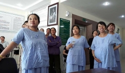 Bà bầu chờ đẻ, bệnh nhân quên đau cùng bác sĩ hò hét cổ vũ U23 VN