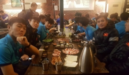 Bữa BBQ ấm áp trong cảnh tuyết rơi ở Thường Châu của đội tuyển U23 Việt Nam