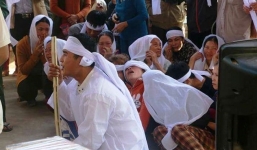 Chưa trả 1 triệu tiền nợ, người thợ sơn bị chém tử vong trong đêm