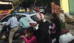 Thông tin mới nhất vụ thanh sắt rơi trúng nóc taxi khiến 1 nạn nhân tử vong