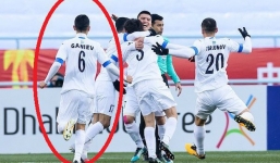 Hai lá chắn thép đe dọa 'thợ săn siêu phẩm' Quang Hải ở chung kết châu Á