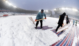 Cận cảnh SVĐ đầy tuyết, đe dọa nghiêm trọng phong độ U23 Việt Nam