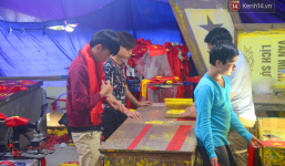 Hà Nội: Trắng đêm sản xuất cờ đỏ, băng rôn để phục vụ cổ động viên U23 Việt Nam trước thềm chung kết