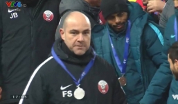 Cạo sạch râu sau khi thua U23 Việt Nam, HLV Qatar nhận ngay giải thưởng 