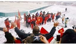 Khoảnh khắc không bao giờ quên: U23 Việt Nam cúi chào tri ân người hâm mộ đã sát cánh trong trận chung kết lịch sử