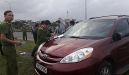 Nợ tiền cá độ bóng đá, tài xế khống chế nữ kế toán, cướp 200 triệu