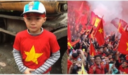 Bé trai bị lạc khi cùng bố mẹ đi đón đội tuyển U23 Việt Nam