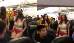 Vietjet Air đưa người mẫu diện đồ phản cảm đón U23 Việt Nam