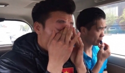 Công Phượng mải mê tô son, mặc Bùi Tiến Dũng liên tục dụi mắt vì buồn ngủ