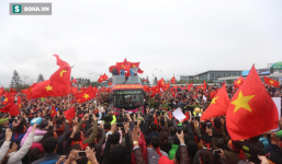 Kính gửi một ông anh quen mặt trên chiếc xe bus diễu hành chiều qua