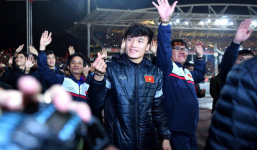 Giật được tóc Bùi Tiến Dũng, fan nữ rao bán 750.000 đồng một sợi