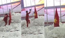 Duy Mạnh nói gì về hình ảnh cắm cờ trên tuyết tại Trung Quốc?