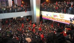 Hàng vạn cổ động viên 'vỡ mộng' vì các cầu thủ U23 bí mật rời sân bay Vinh