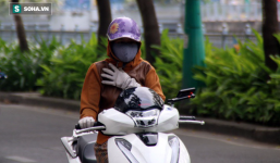 Đây là sai lầm dễ mắc của người đi xe máy trong ngày giá rét: Hãy đọc để bảo vệ bản thân