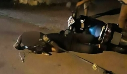 Người đàn ông nhận cái kết đau thương ngay trên đường sau khi bắt con trăn khủng