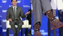 Chẳng phải trang phục, giờ đây những đôi tất của Thủ tướng Canada mới là thứ người ta muốn “bóc giá”