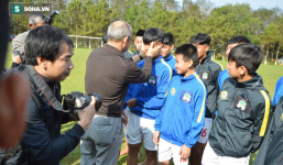 Thị phạm ở HAGL, HLV Park Hang-seo nhắn nhủ gì cho đàn em của Công Phượng?