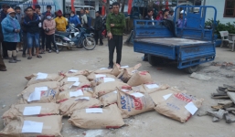 Bắt giữ 2 đối tượng chở trái phép gần 1 tấn chất độc cyanua