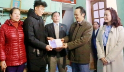 Chủ tịch FLC đến tận nhà trao thưởng 500 triệu đồng cho Bùi Tiến Dũng