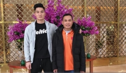 Chuyện chưa kể về chàng thủ môn U23 nhất quyết leo lên xe máy cũ mèm của bố dù được ô tô đưa đón