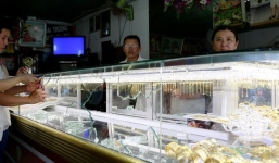 Bình Dương: Táo tợn đập tủ kính, cướp tiệm vàng ngày giáp Tết 