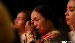 Con gái cụ Xuân bật khóc khi xem tiết mục múa mang tên mẹ, tái hiện câu chuyện “chờ chồng suốt 52 năm” tại Gala WeChoice Awards 2017