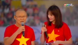 HLV của U23 Việt Nam - Park Hang Seo xúc động khi trò chuyện với Hari Won