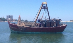 Phát hiện tàu cá không người lái, chạy tự do trên biển