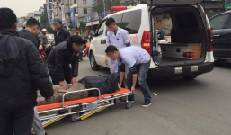 Hà Nội: Người đàn ông đội mũ Uber đi ngược chiều đâm thẳng vào ô tô ngày giáp tết