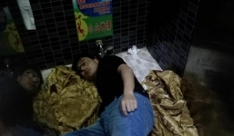 Chàng trai Trung Quốc suýt mất tay vì cố nhặt iPhone 8 rơi xuống xí xổm