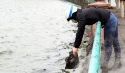 Đi thả cá chép cúng ông Công ông Táo, người phụ nữ trượt chân xuống hồ tử vong