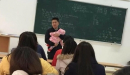 Chia sẻ cảm động đằng sau bức ảnh thầy giáo bế con cho nữ sinh viên làm bài thi suốt 2 tiếng
