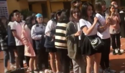 Nữ sinh kéo 500 chị em đi dàn xếp tỏ tình nhưng lại khiến khán giả chưng hửng vì... nhạt