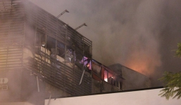 Hà Nội: Tiệm rèm cửa bốc cháy ngùn ngụt ngay trước ngày ông Công ông Táo