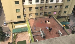 Người đàn ông bất ngờ rơi từ tầng 11 xuống mái nhà bên cạnh tử vong tại chỗ