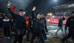 Rời Việt Nam, HLV Park Hang Seo được truyền thông Hàn Quốc săn đón