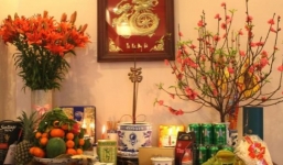 Cách cắm hoa bàn thờ ngày Tết rước tài lộc vào nhà