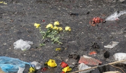 Sau ngày cúng ông Táo, sông Hồng và hồ Tây 'ngập ngụa' trong rác thải