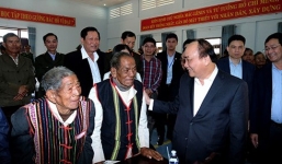 Thủ tướng: “Không để bất cứ gia đình nào đói cơm lạt muối, đứt bữa trong dịp Tết“