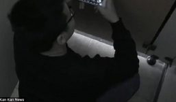 Dùng điện thoại khi đi vệ sinh, người đàn ông ở Trung Quốc bị lòi cả trực tràng ra ngoài