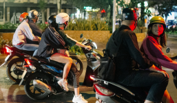 Chùm ảnh: Những cái ôm thật chặt sưởi ấm cho nhiều cặp đôi trong cái se lạnh của Sài gòn ngày giáp Tết