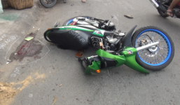 Nam thanh niên bị kính xe cứa vào cổ nguy kịch sau va chạm với ô tô chở khách về quê ăn Tết ở Sài Gòn