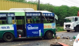 Xe buýt tông liên hoàn, 7 người thương vong ở Đồng Nai