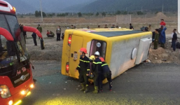 Lật xe khách tại Đà Nẵng vào rạng sáng 27 Tết, 2 người chết, 11 người bị thương