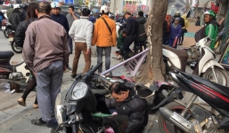 Ba ô tô đâm liên hoàn trên phố chiều 28 Tết làm nhiều người bị thương